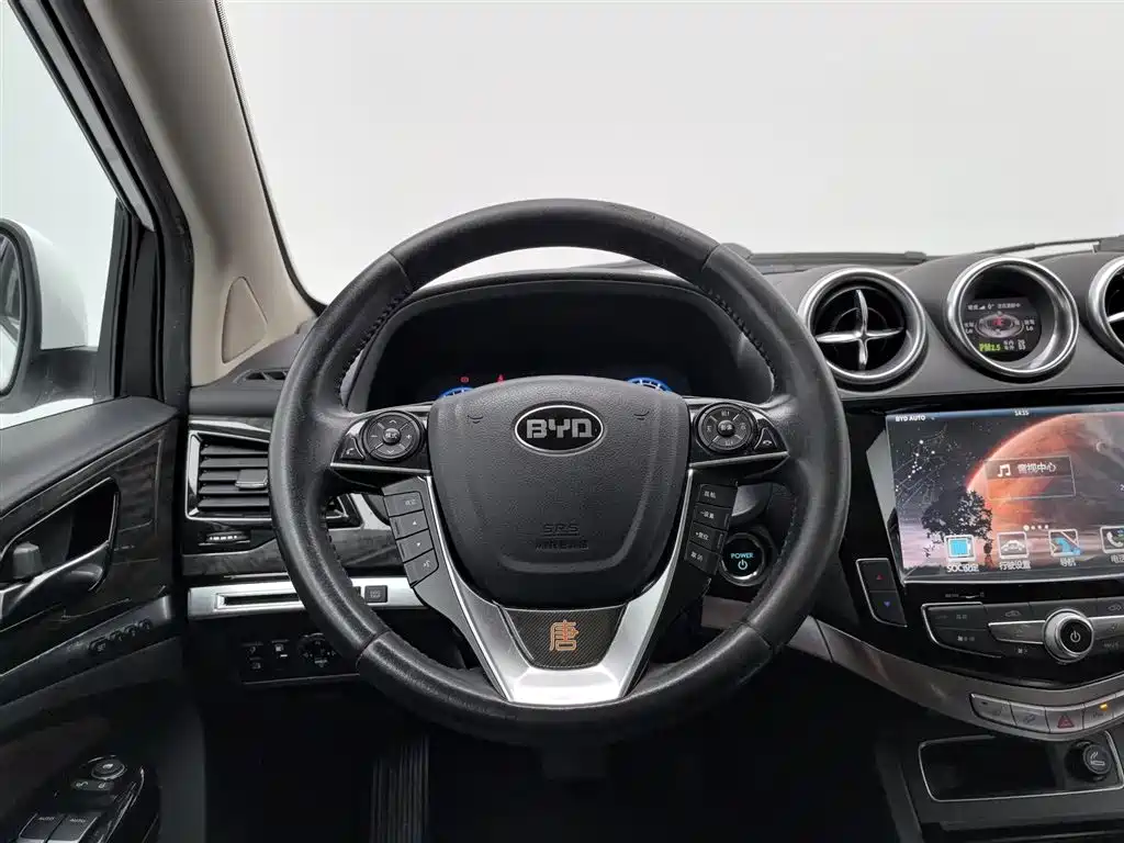 BYD Tang New Energy 2017 — фото 11