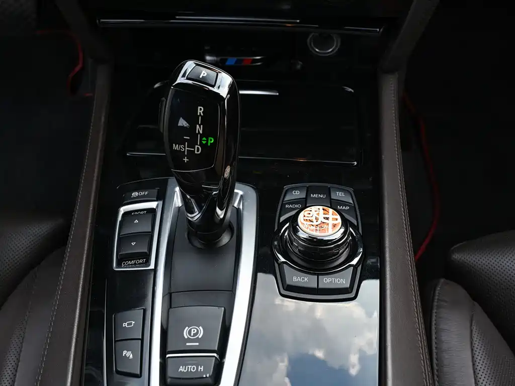 BMW 7 Series 2010 — фото 15