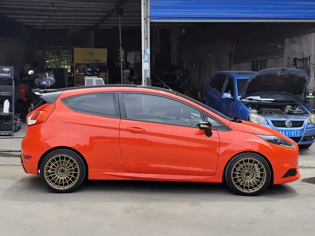 Ford Fiesta 2013 — фото 13