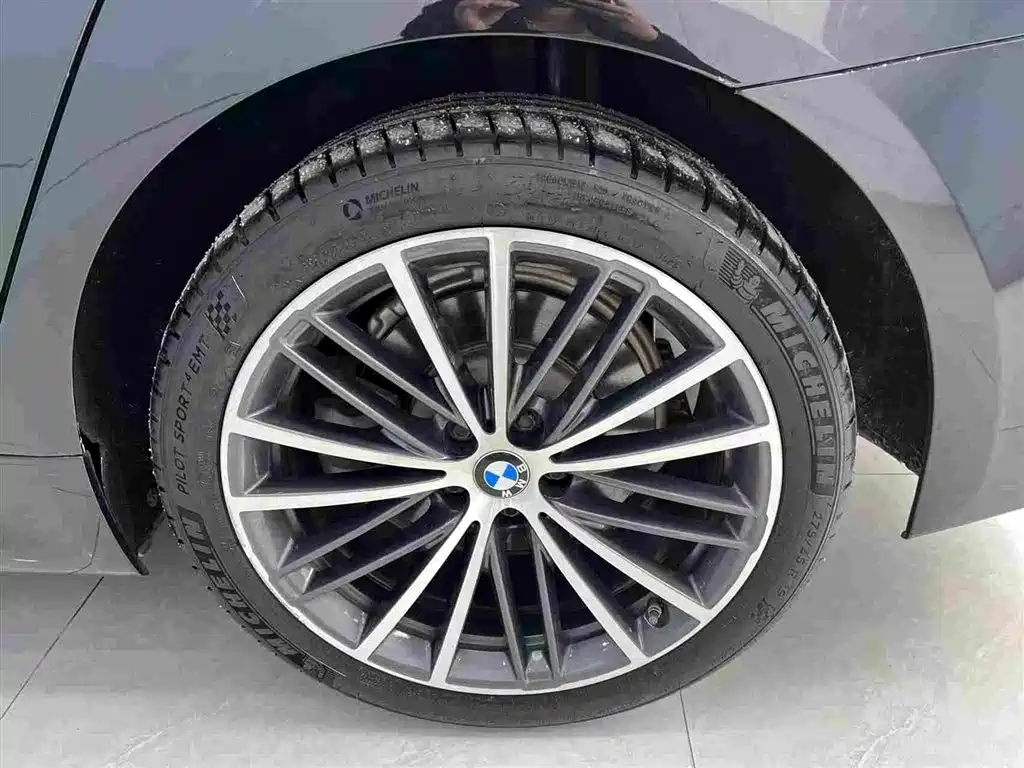 BMW 5 Series 2019 — фото 15