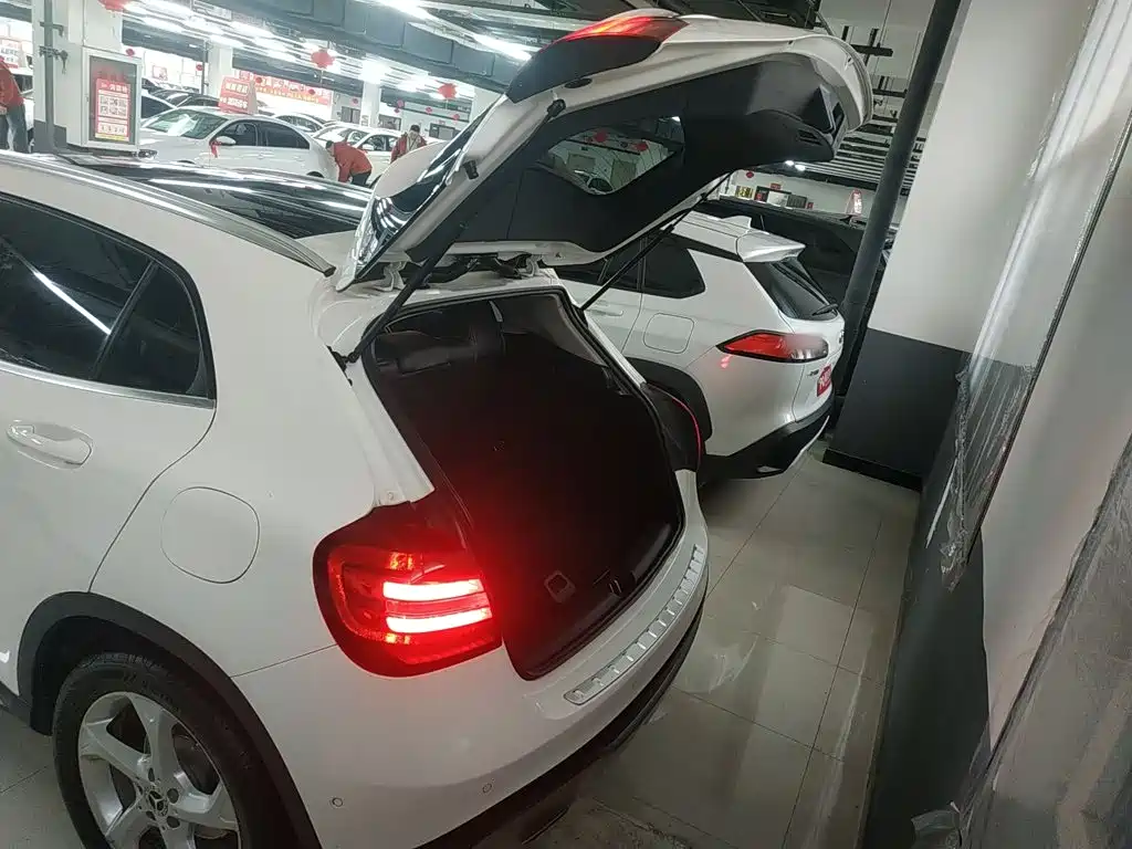 Mercedes-Benz GLA 2018 — фото 19
