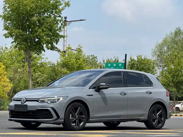 Volkswagen Golf 2021