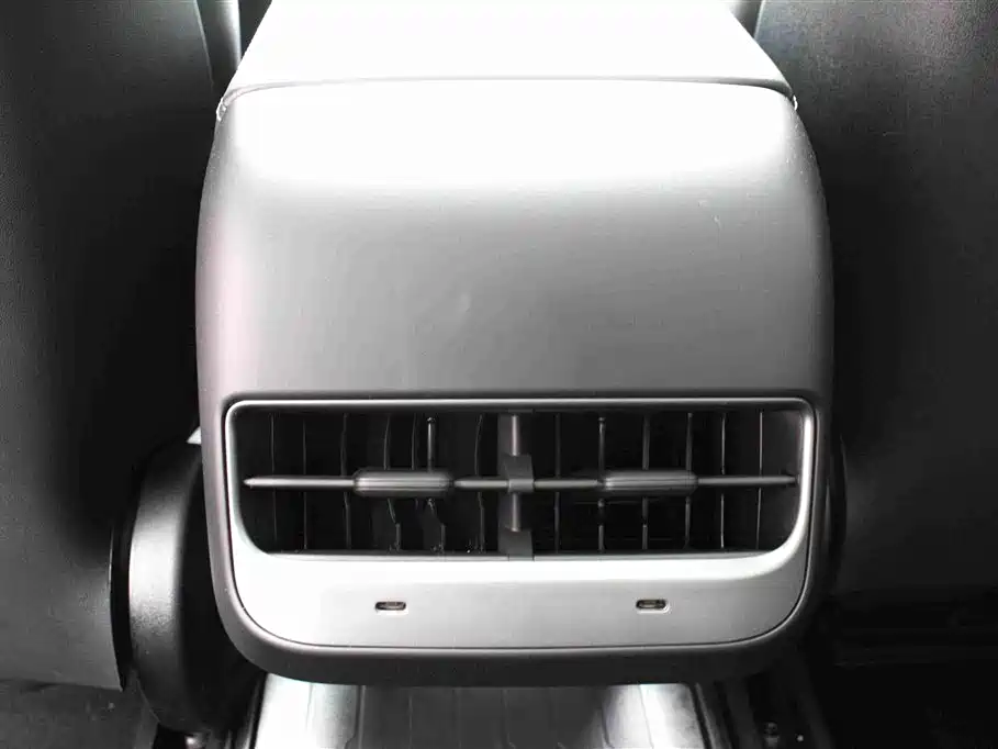 Tesla Model Y 2023 — фото 10