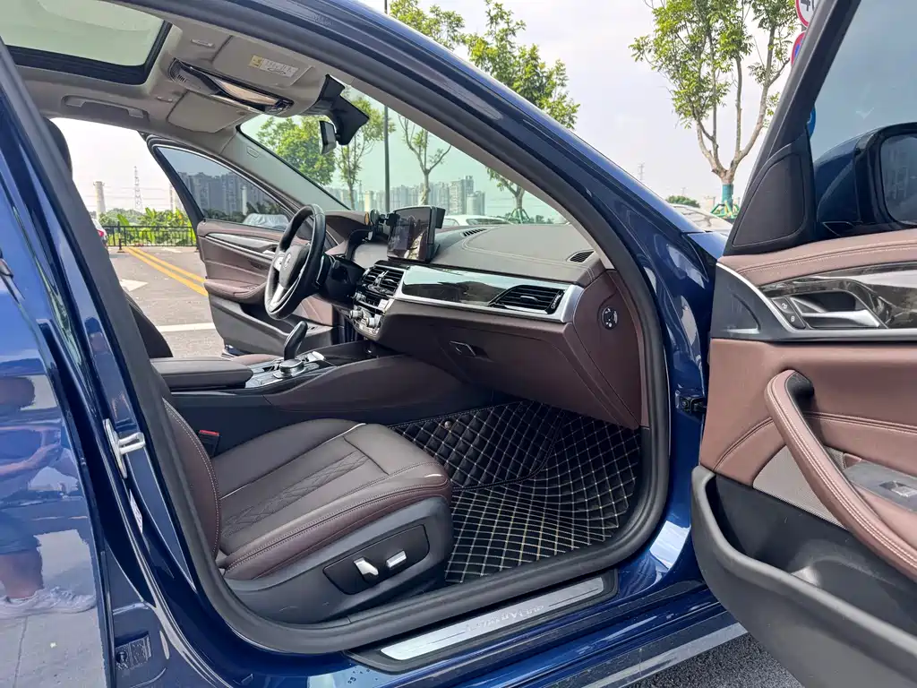 BMW 5 Series 2021