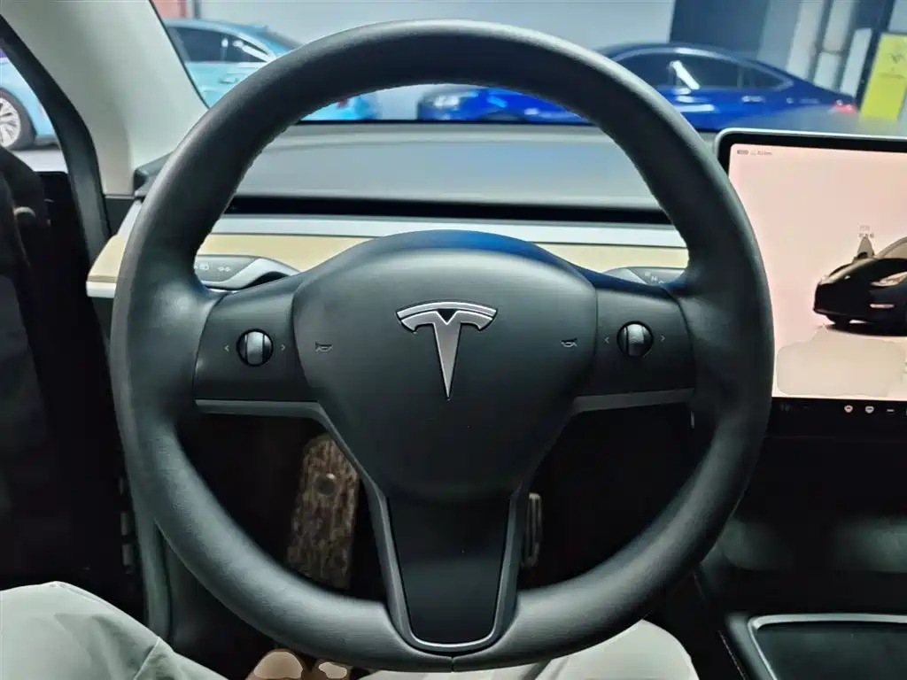 Tesla Model Y 2022 — фото 11