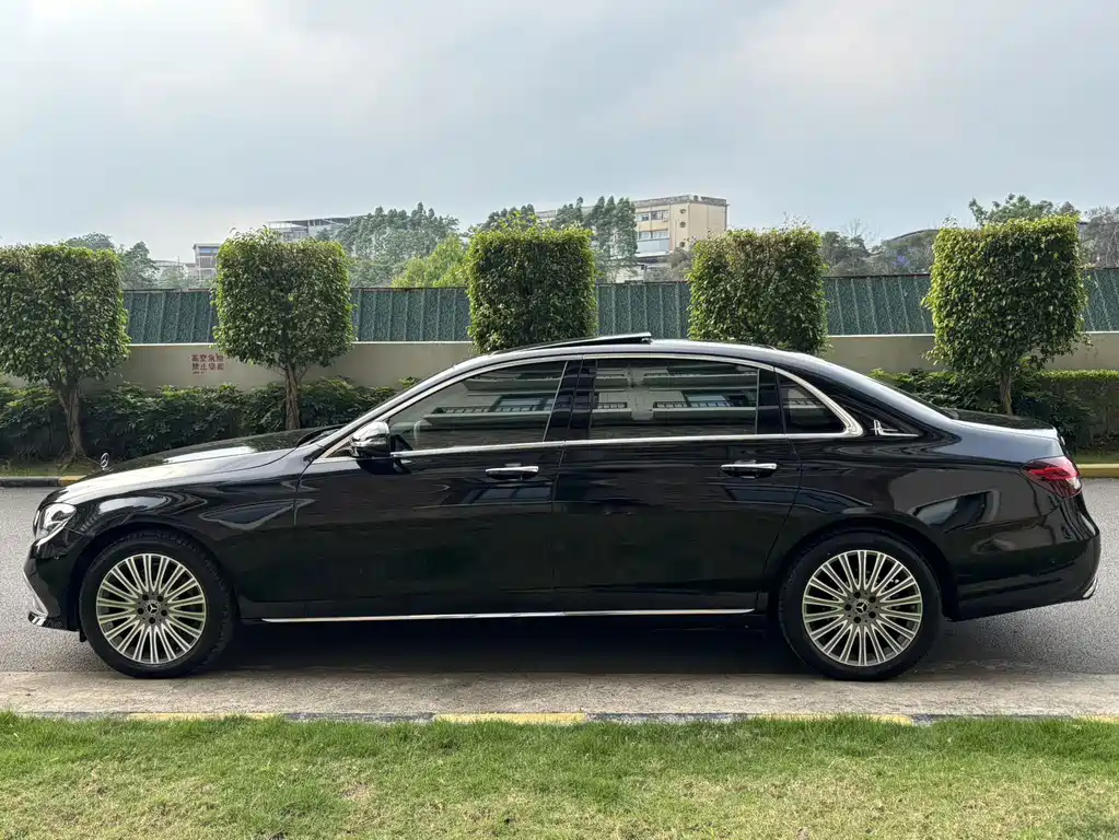 Mercedes-Benz E-Class 2022 — фото 6