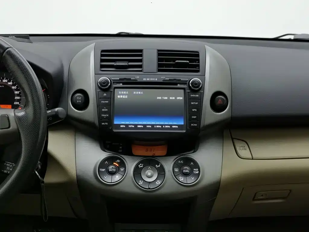 Toyota RAV4 2012 — фото 12