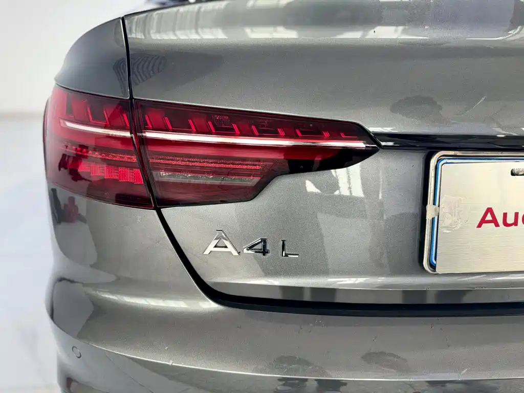 Audi A4L 2024 — фото 10