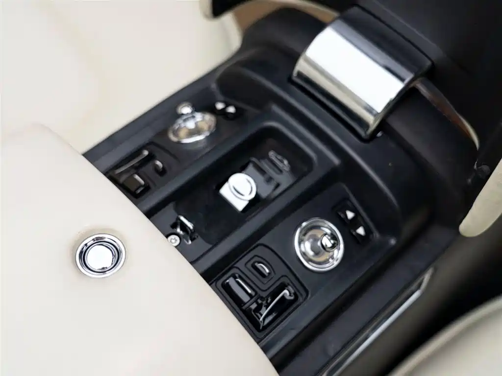 Rolls-Royce Phantom 2009 — фото 14