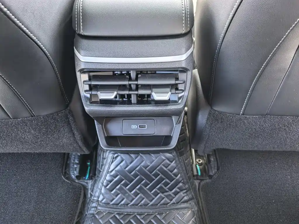 Geely Emgrand 2023