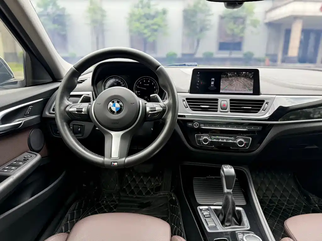 BMW 1 Series 2019 — фото 10