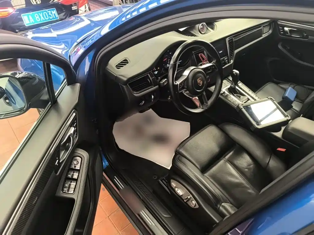 Porsche Macan 2017 — фото 16