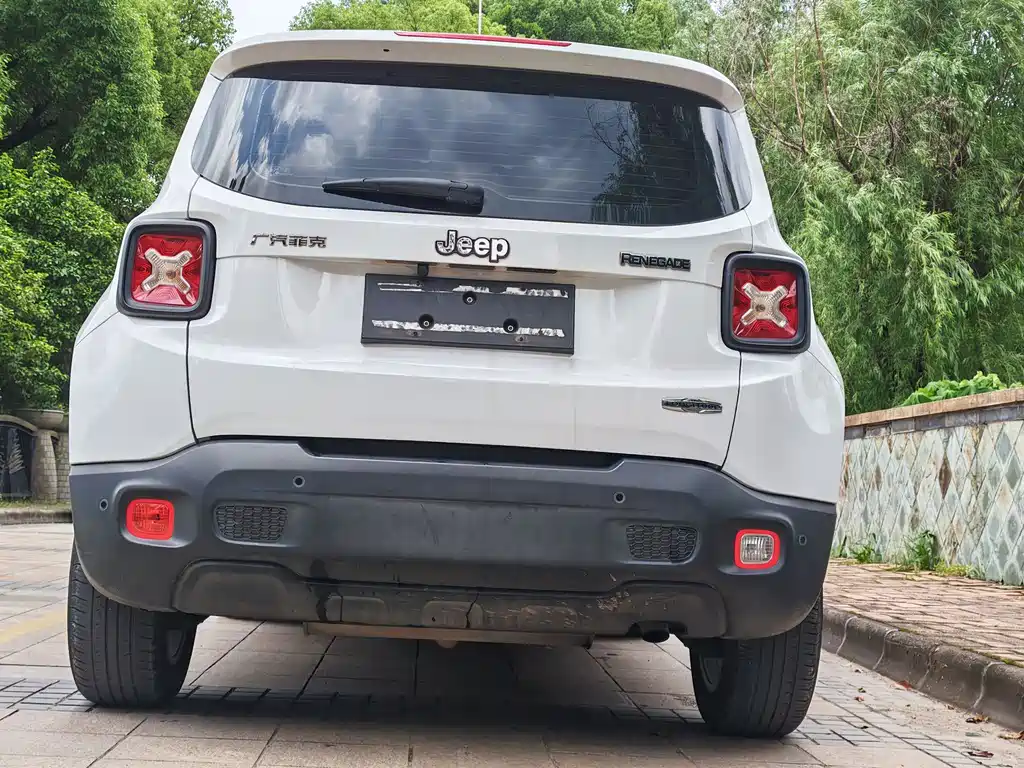 Jeep Renegade 2017 — фото 10