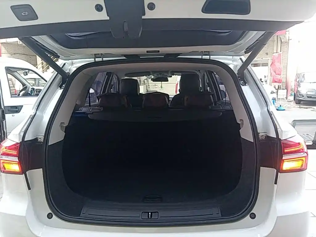 Roewe RX5 2018 — фото 19