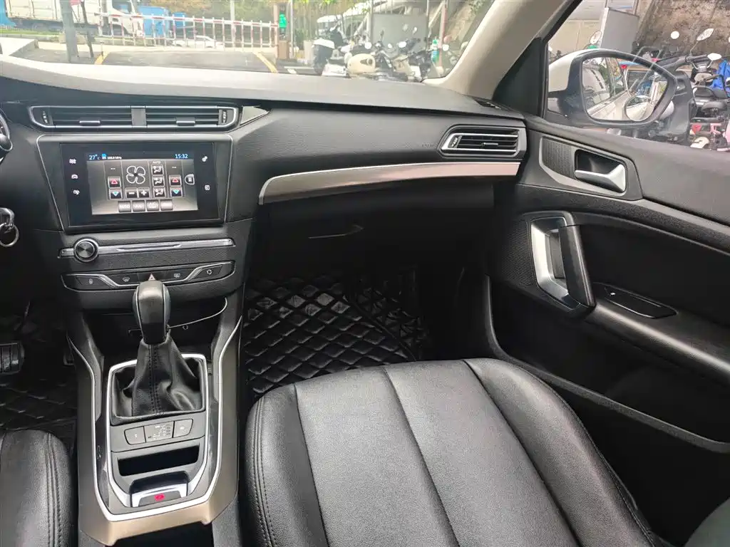 Peugeot 408 2016 — фото 10