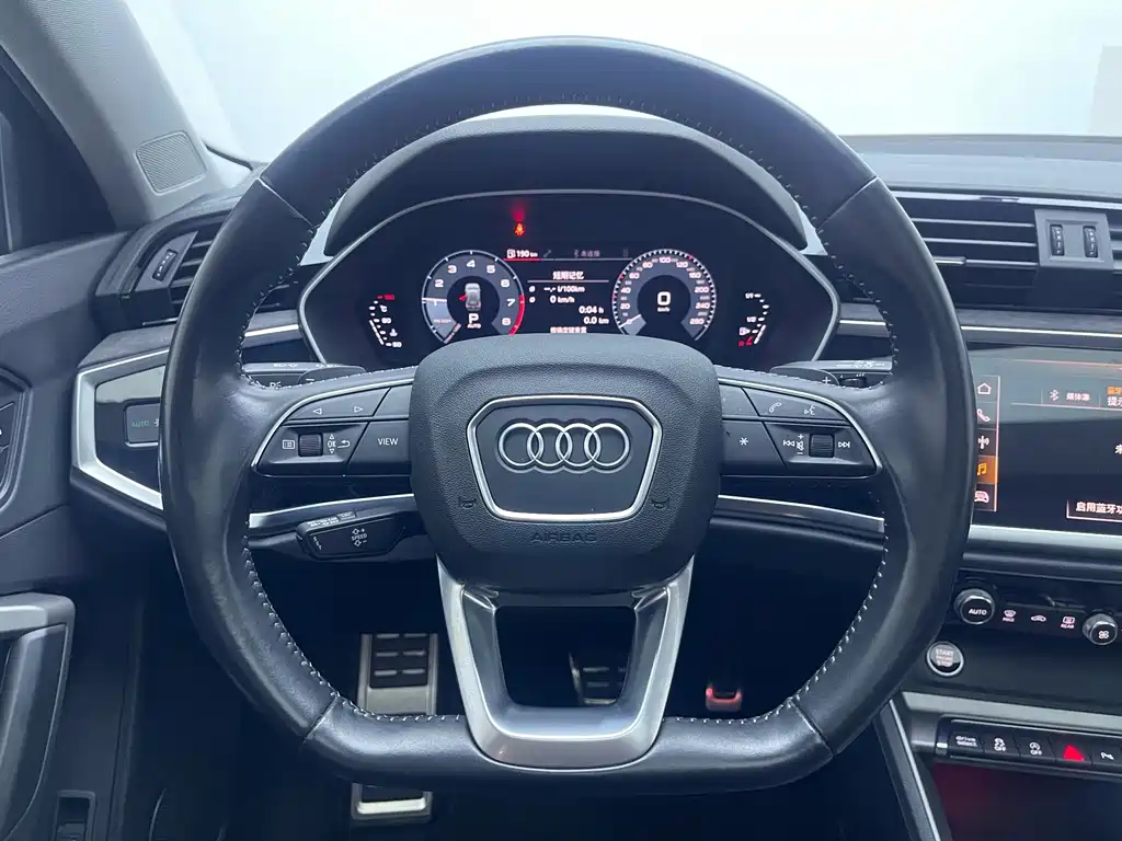 Audi Q3 2021 — фото 17