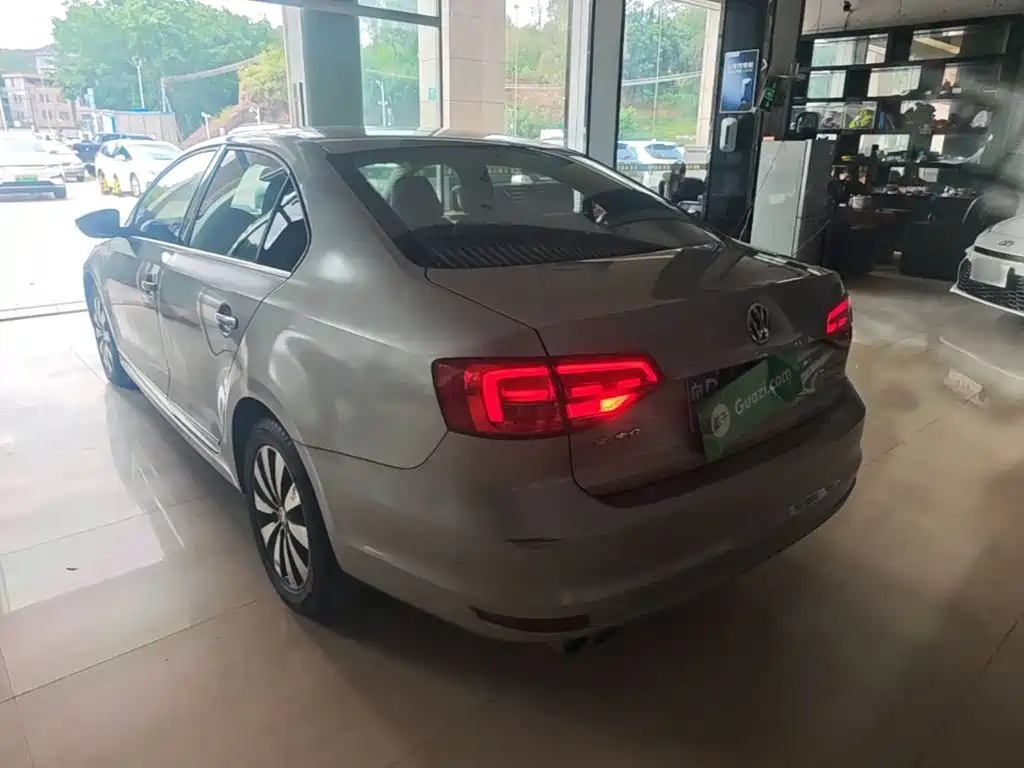 Volkswagen Sagitar 2018