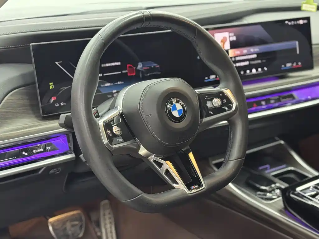 BMW i7 2025 — фото 8