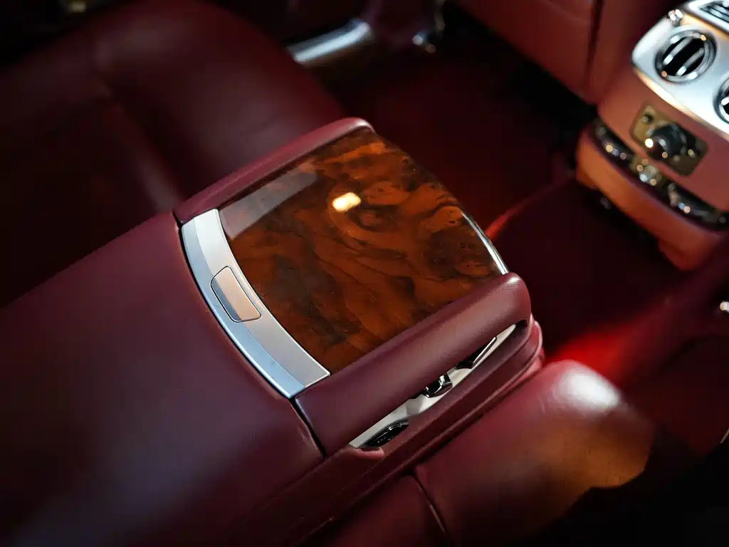 Rolls-Royce Ghost 2015 — фото 14