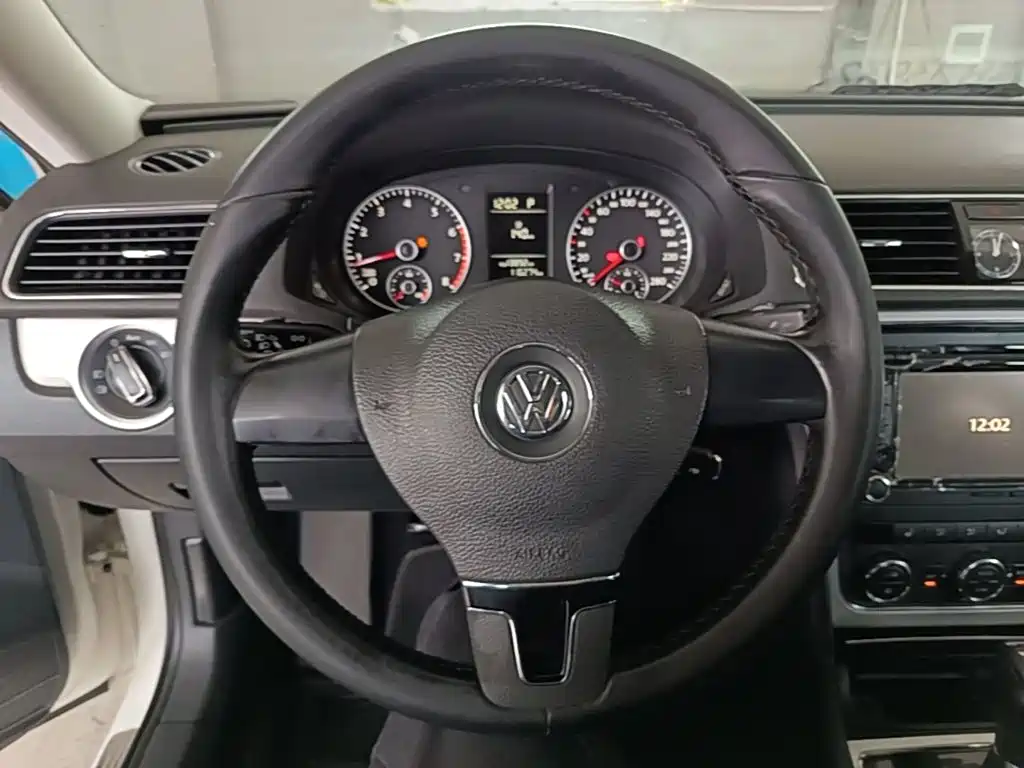 Volkswagen Passat 2014 — фото 11