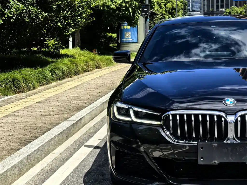 BMW 5 Series 2022 — фото 12