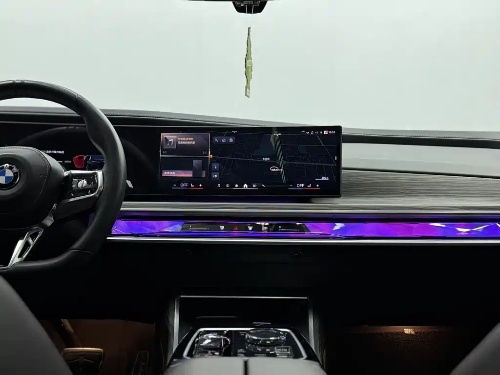 BMW i7 2025 — фото 10