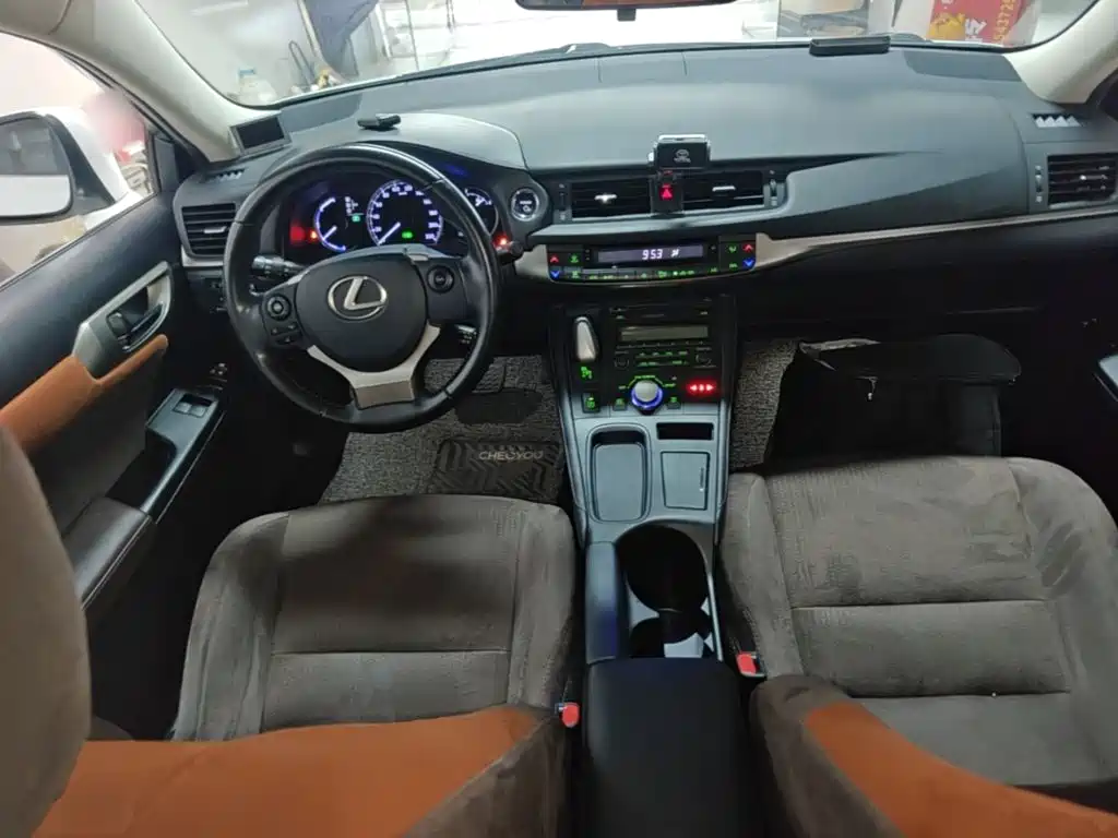 Lexus CT 2019 — фото 10