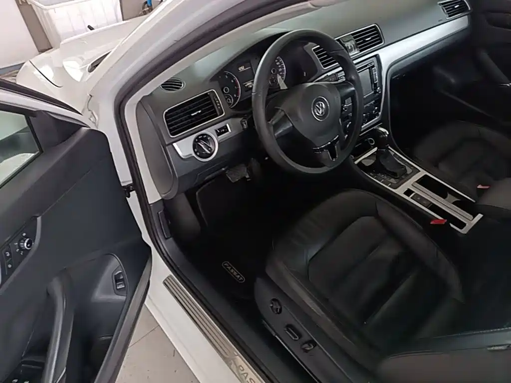 Volkswagen Passat 2014 — фото 16
