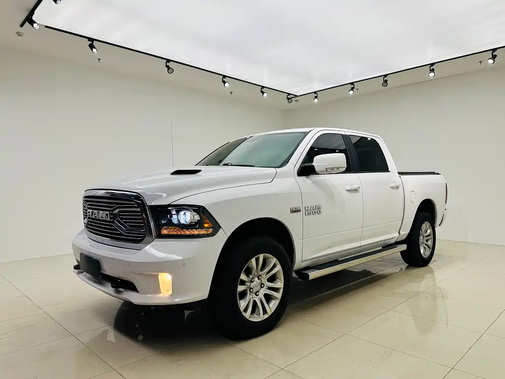 RAM Trucks 2016 — фото 1