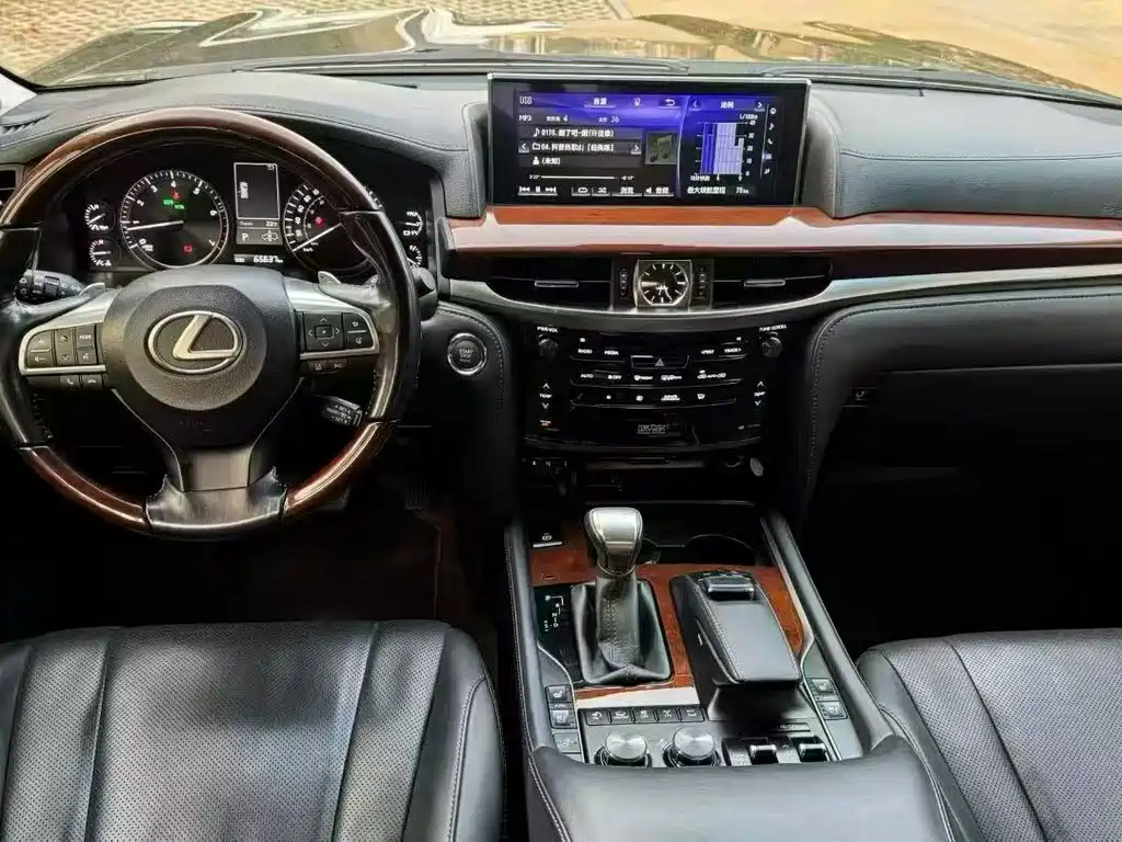 Lexus LX 2017 — фото 7