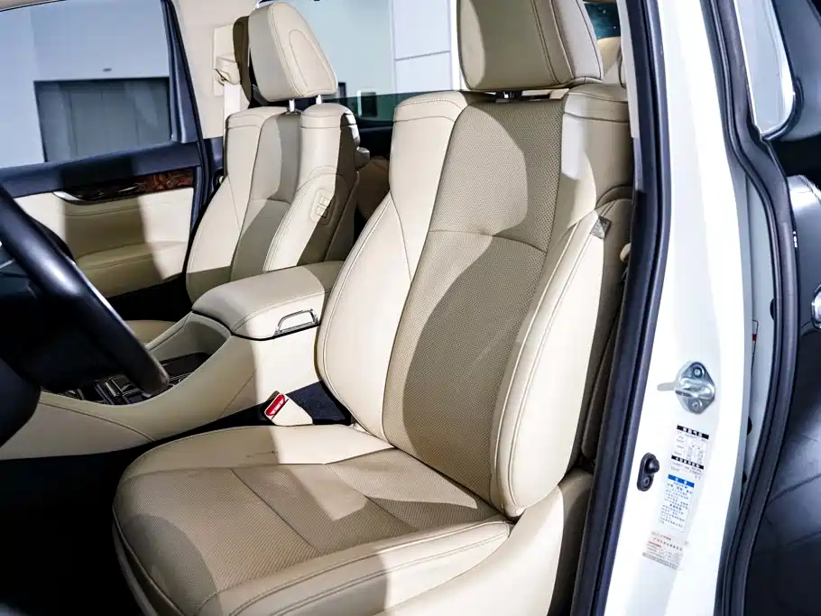 Toyota Alphard 2020 — фото 18