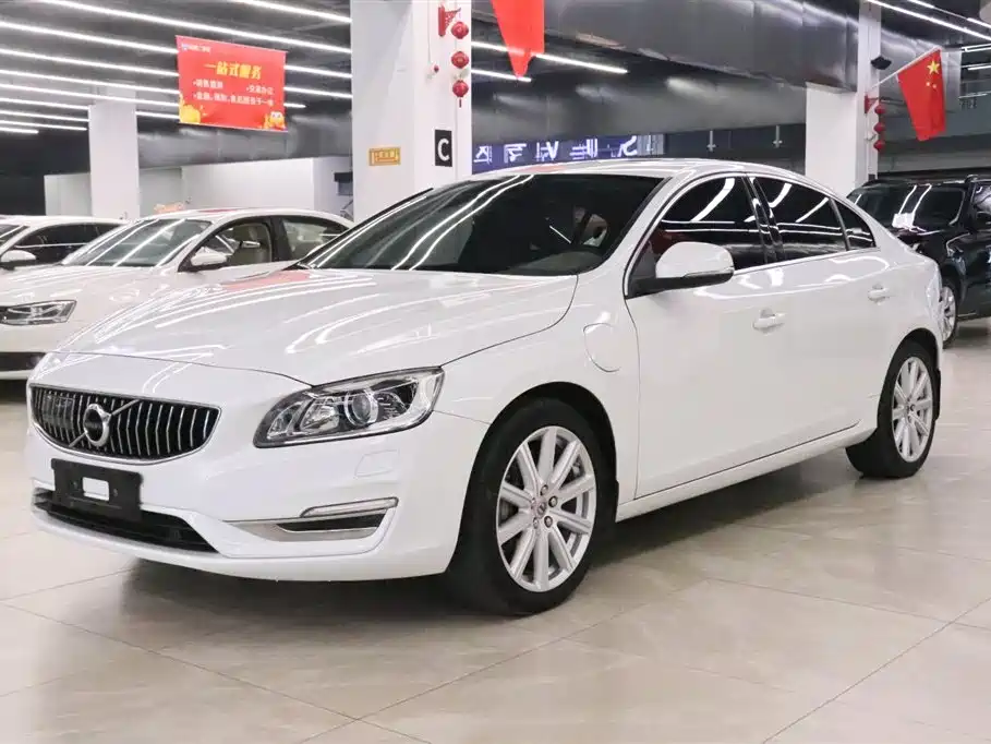 Volvo S60 PHEV 2018 — фото 1