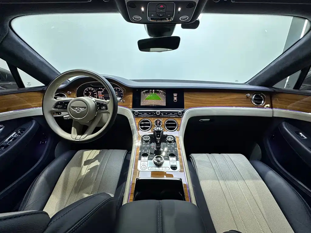 Bentley Continental 2021 — фото 15