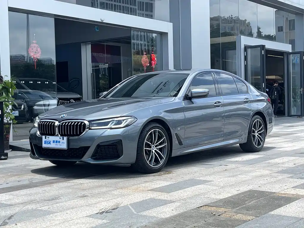 BMW 5 Series 2023 — фото 1