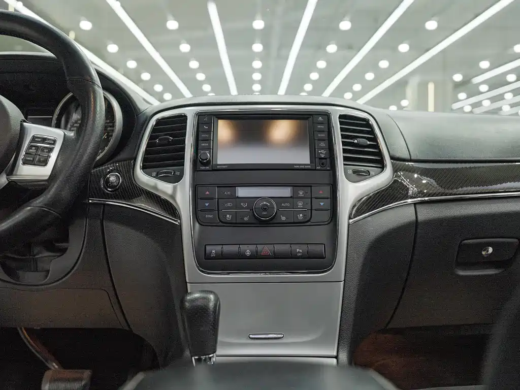 Jeep Grand Cherokee SRT 2012 — фото 14