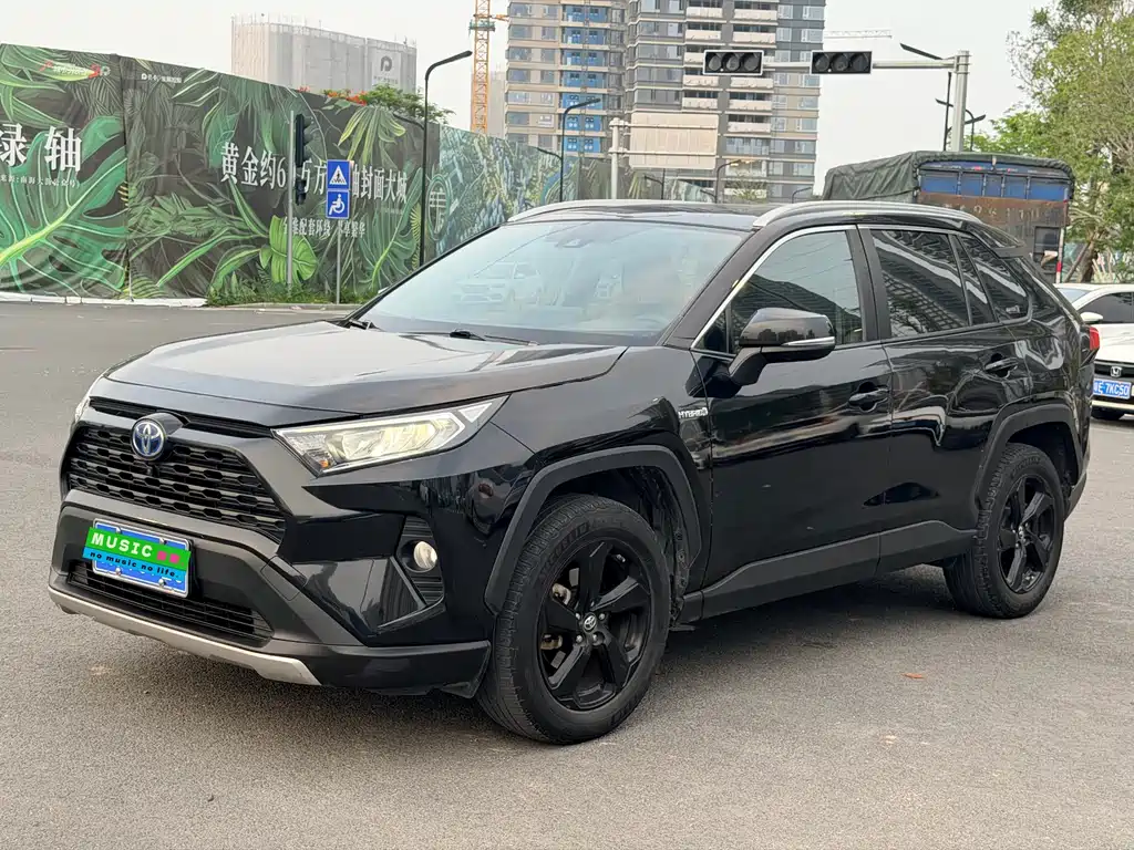 Toyota RAV4 2021 — фото 1