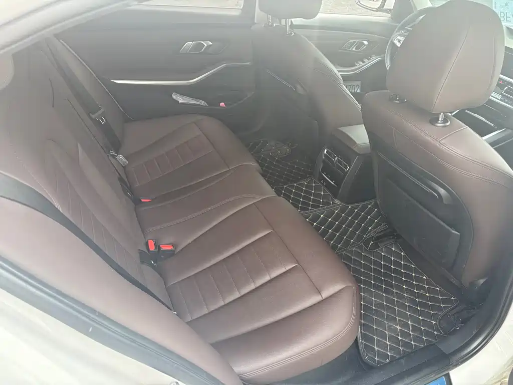 BMW 3 Series 2019 — фото 10
