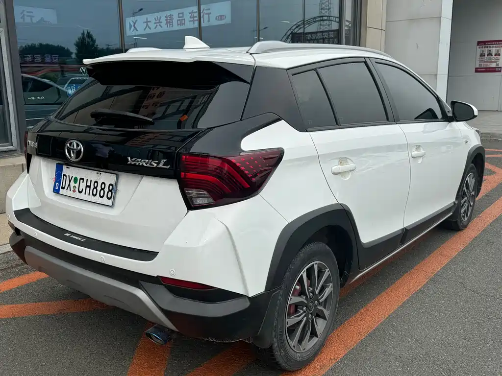 Toyota Yaris L 2022 — фото 7