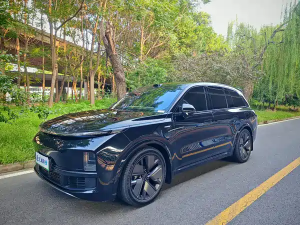 Li Auto L8 2025