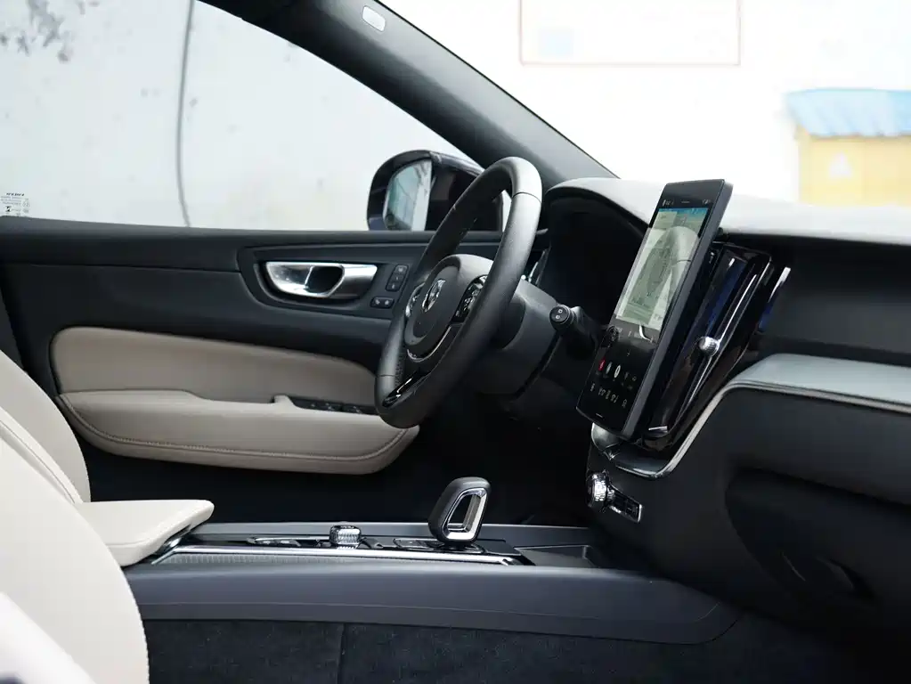 Volvo XC60 2025 — фото 24