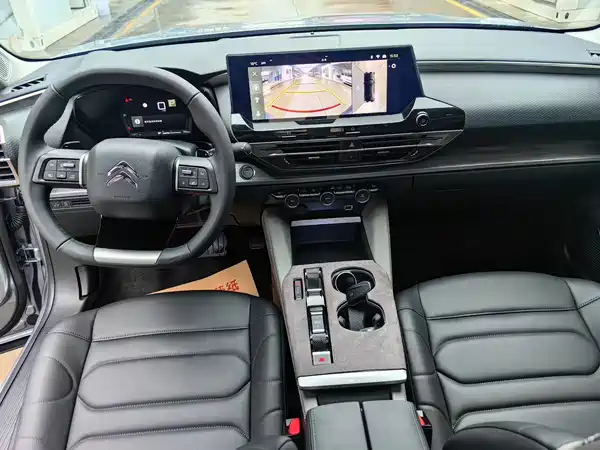 Citroën Versailles C5 X 2025