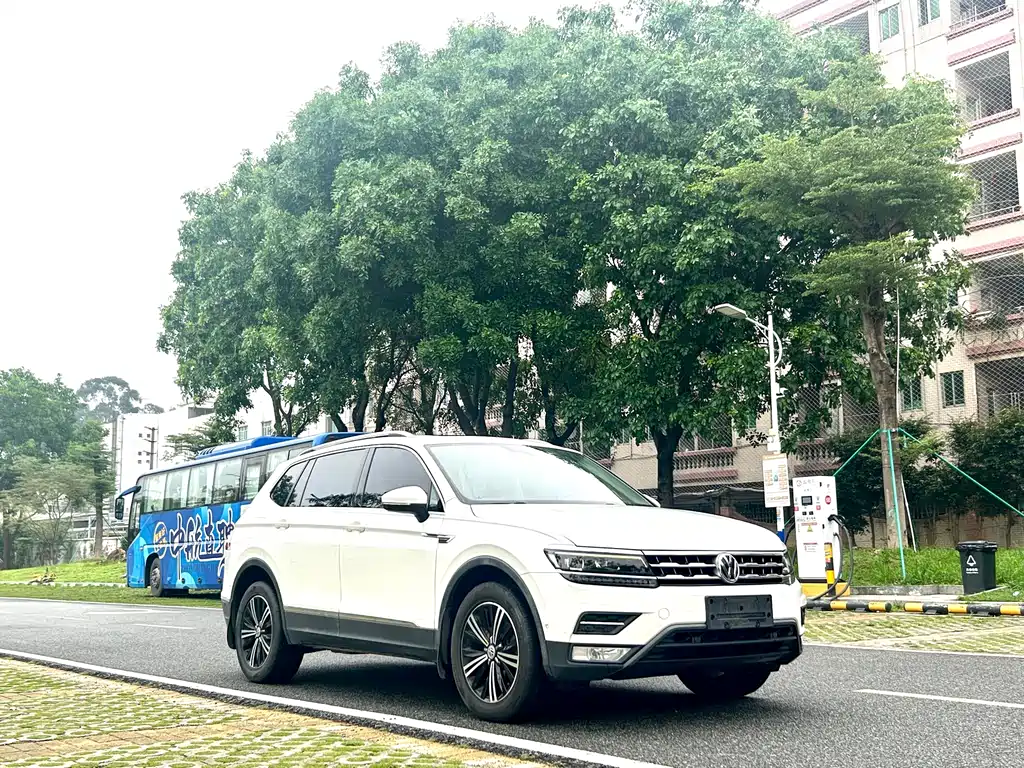 Volkswagen Tiguan L 2017 — фото 4