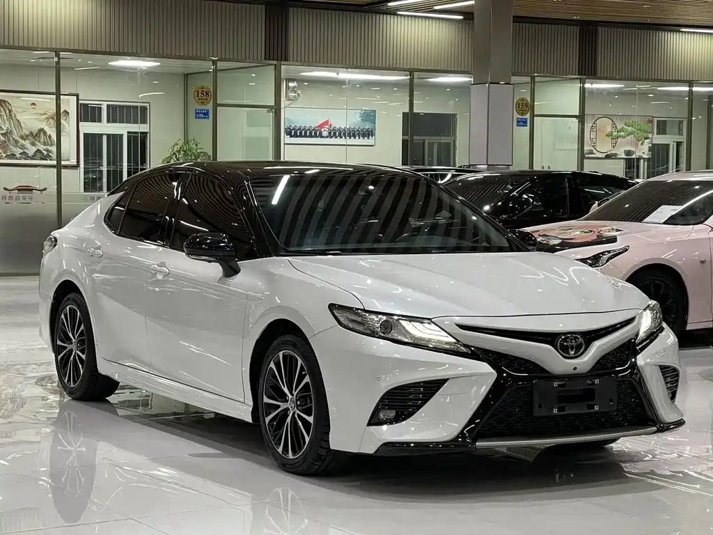 Toyota Camry 2019 — фото 3