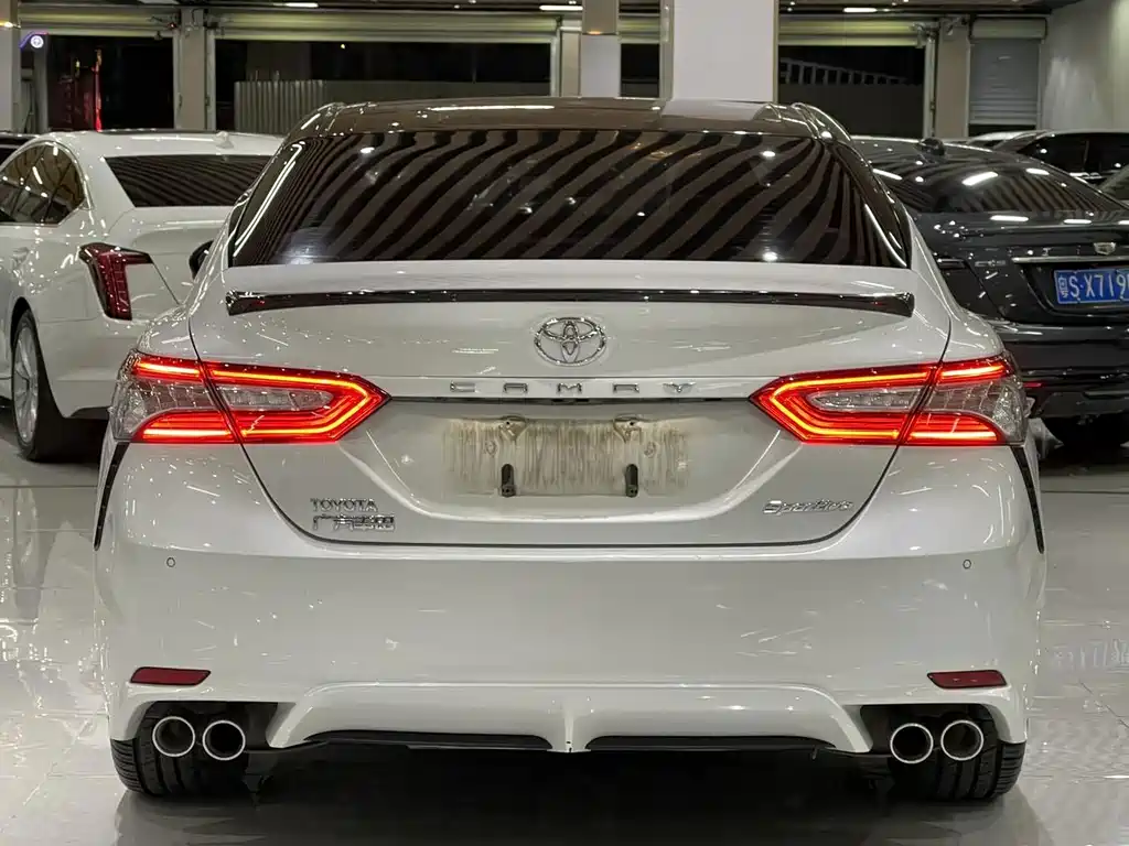 Toyota Camry 2019 — фото 10