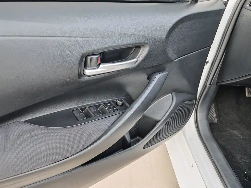 Toyota Corolla 2023 — фото 10
