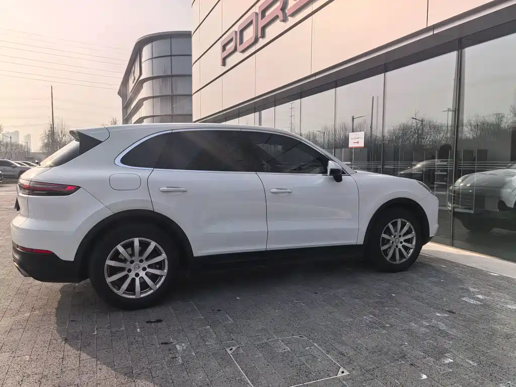 Porsche Cayenne 2018 — фото 14