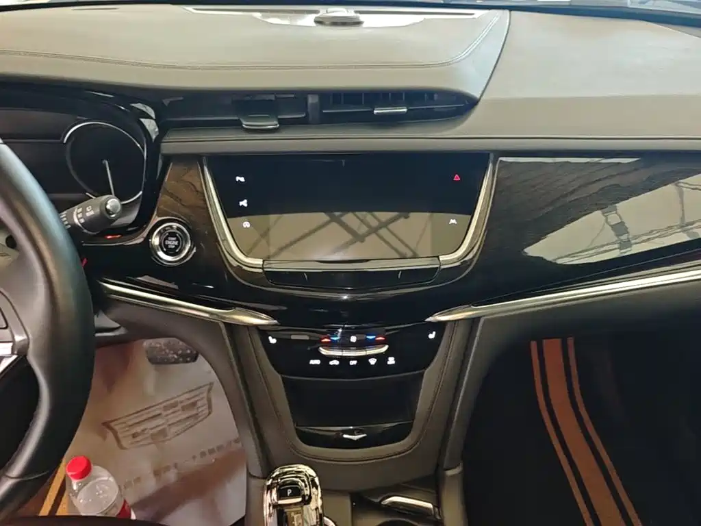 Cadillac XT6 2020 — фото 13