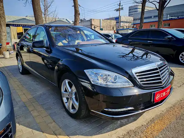 Mercedes-Benz S-Class 2012