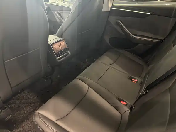 Tesla Model Y 2026