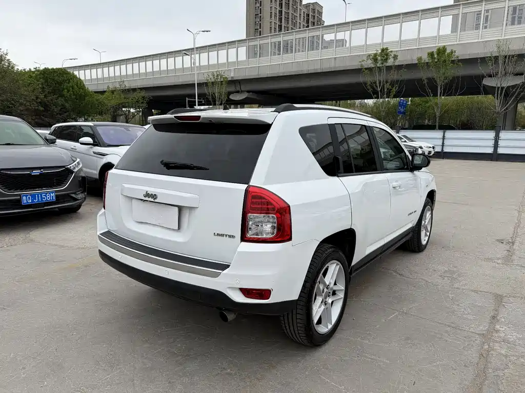 Jeep Compass 2013 — фото 9